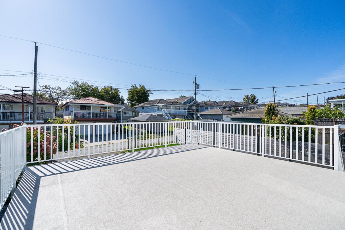 Powder Room Photo of 4346 Dundas Street, Burnaby, BC