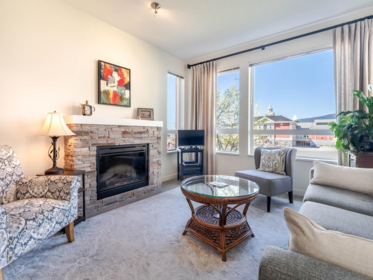 203 717 Chesterfield Avenue, North Vancouver, BC, North Vancouver — Apartment/Condo for sale