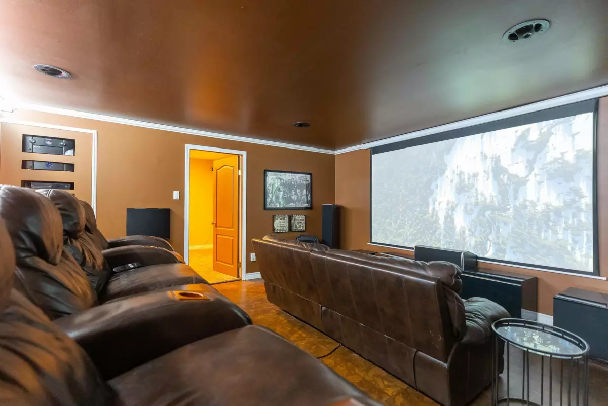 Garden / Landscaping Photo of 318 Roche Point Drive, North Vancouver, BC