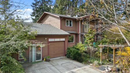 6283 Sechelt Inlet Road, Sechelt, BC, Sechelt — Single Family Residence for sale