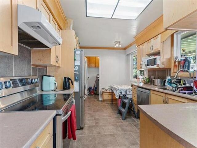Dining Area Photo of 2086 Sherwood Crescent, Abbotsford, BC
