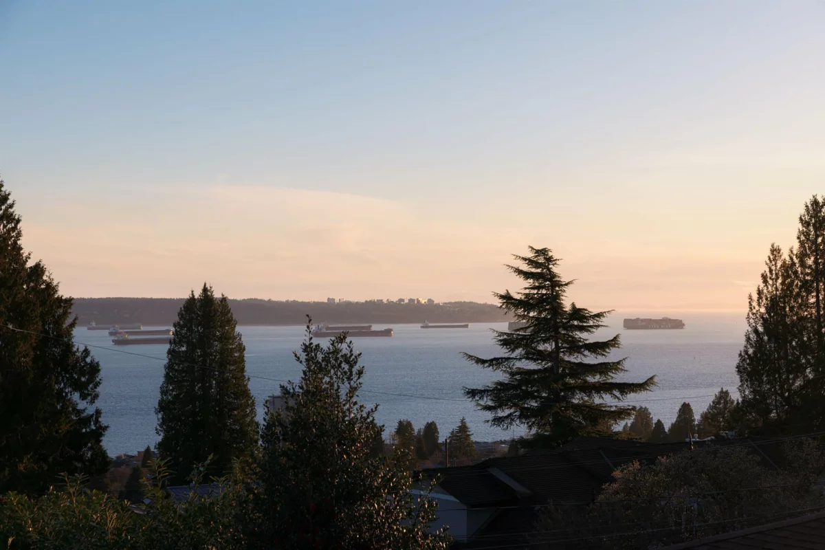 Entry Foyer Photo of 1715 22nd Street, West Vancouver, BC