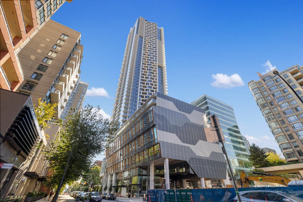 Backyard Photo of 3210 1289 Hornby Street, Vancouver, BC