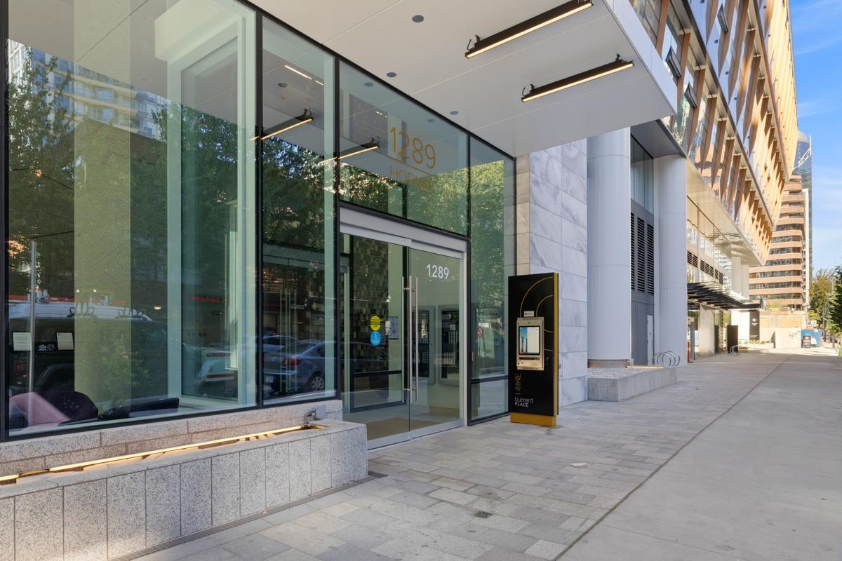 Outdoor Kitchen Photo of 3210 1289 Hornby Street, Vancouver, BC