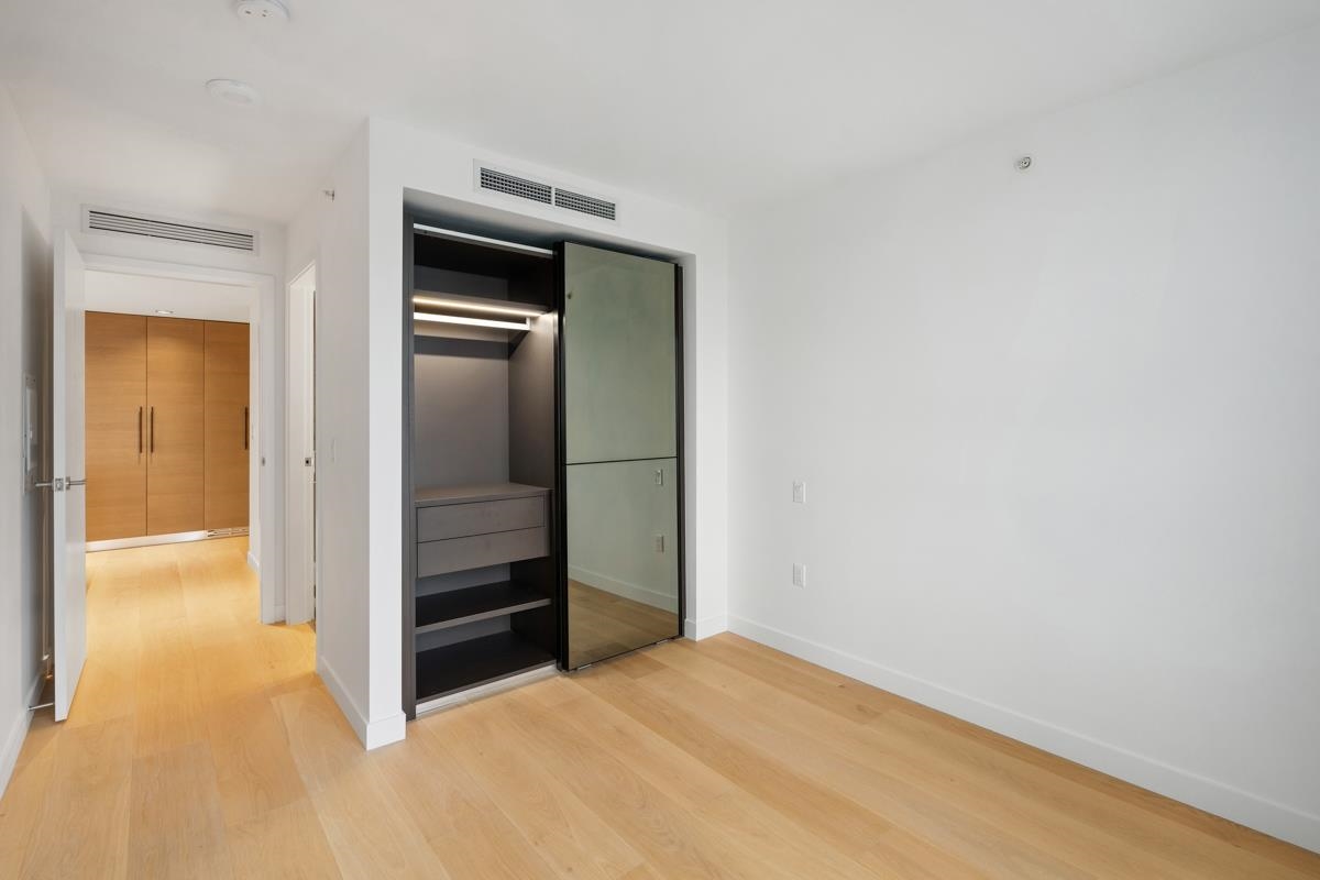 Primary Bathroom Photo of 3210 1289 Hornby Street, Vancouver, BC