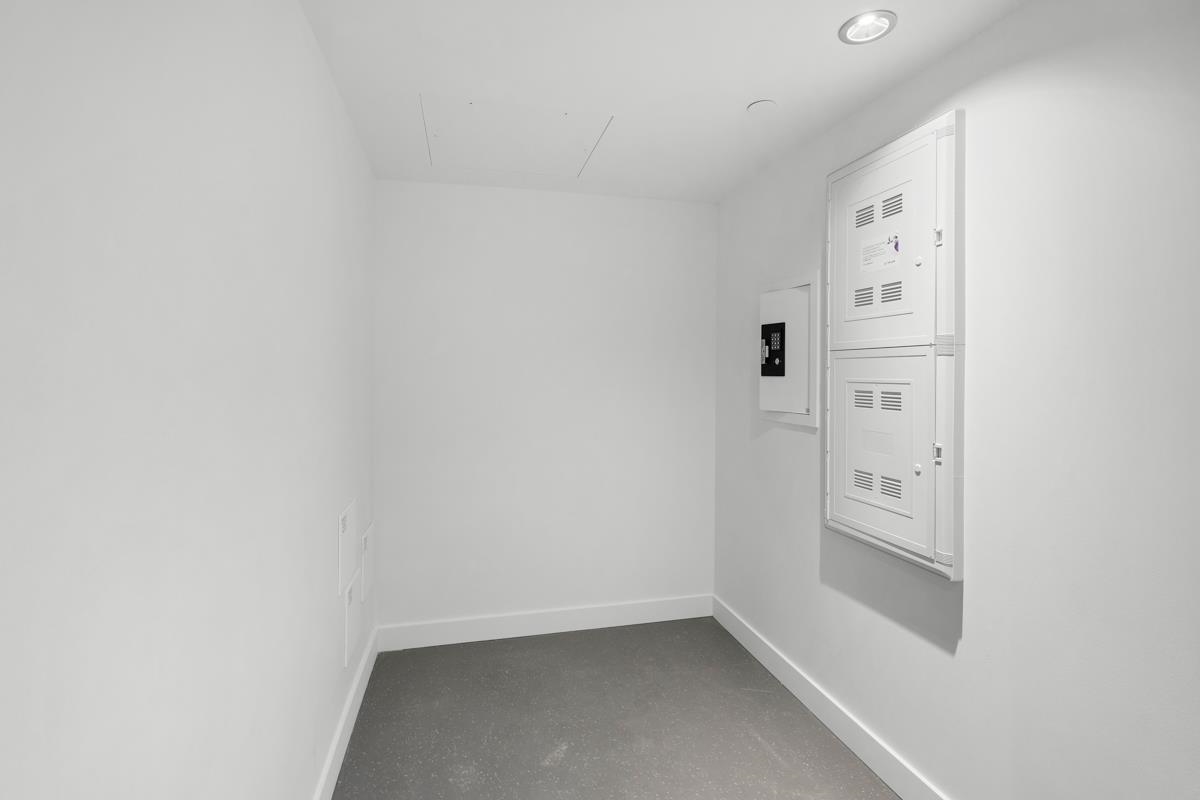 Walk-In Closet Photo of 3210 1289 Hornby Street, Vancouver, BC