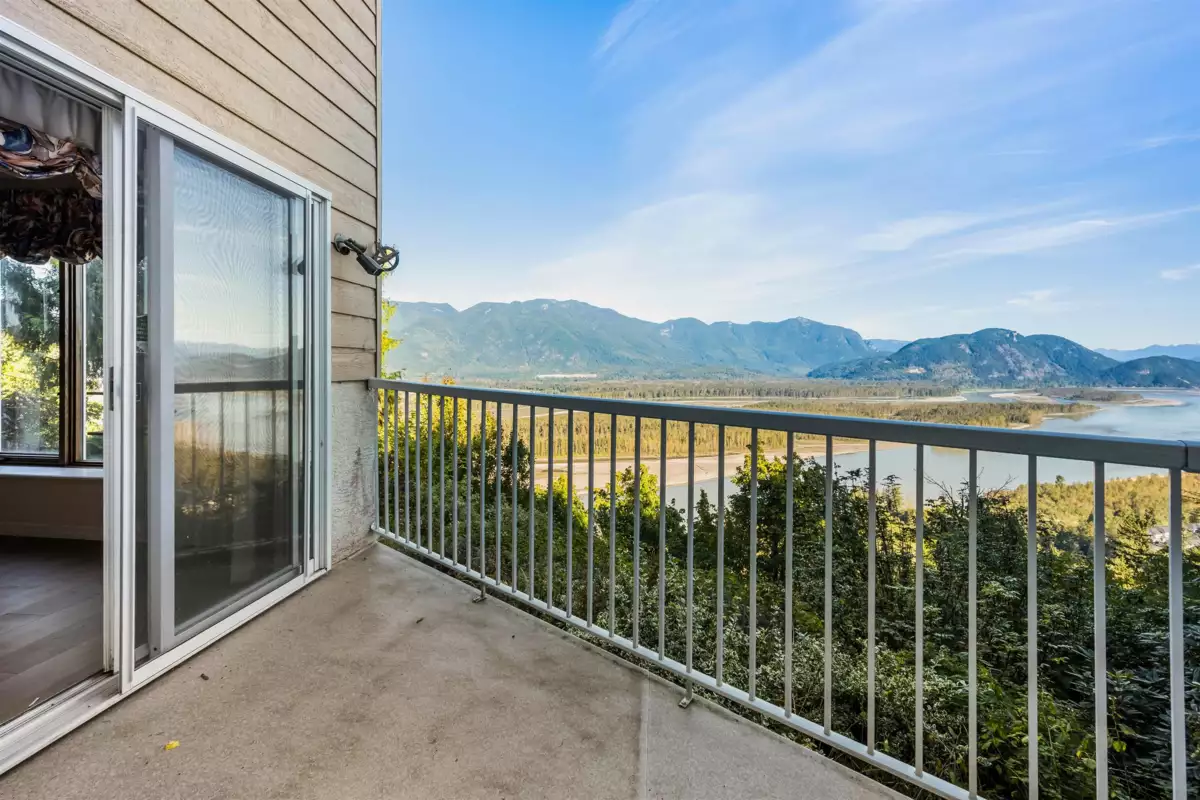 Entry Foyer Photo of 43445 Alameda Drive, Chilliwack, BC