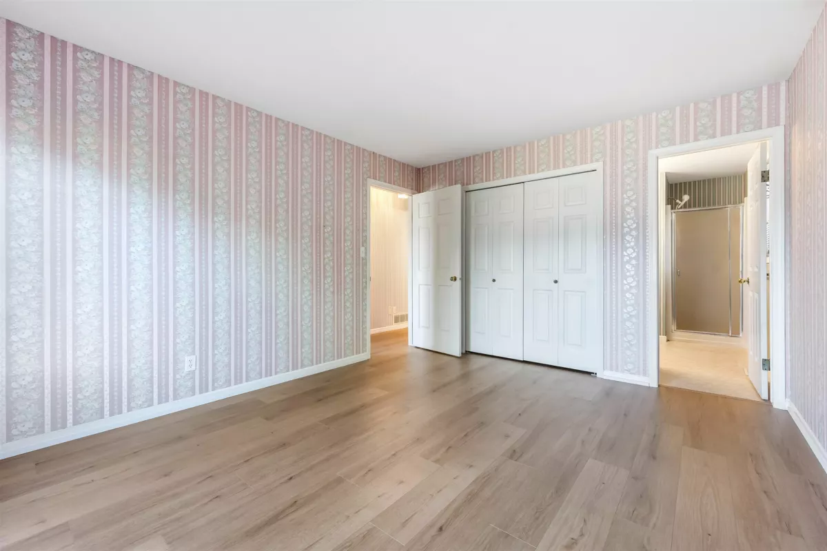 Guest Bathroom Photo of 43445 Alameda Drive, Chilliwack, BC