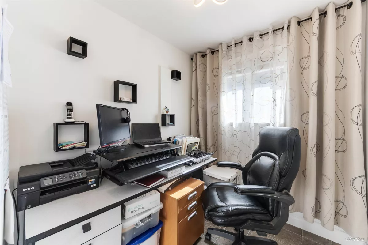 Mudroom Photo of 6631 192a Street, Surrey, BC
