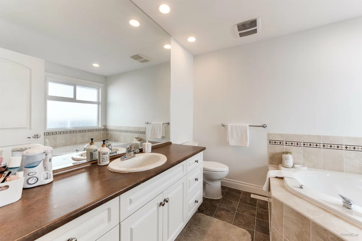 Powder Room Photo of 6631 192a Street, Surrey, BC