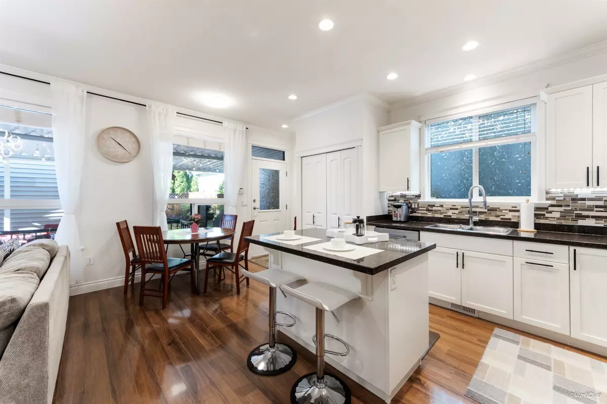 Primary Bathroom Photo of 6631 192a Street, Surrey, BC