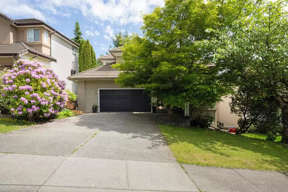 Entry Foyer Photo of 6 Linden Street, Port Moody, BC