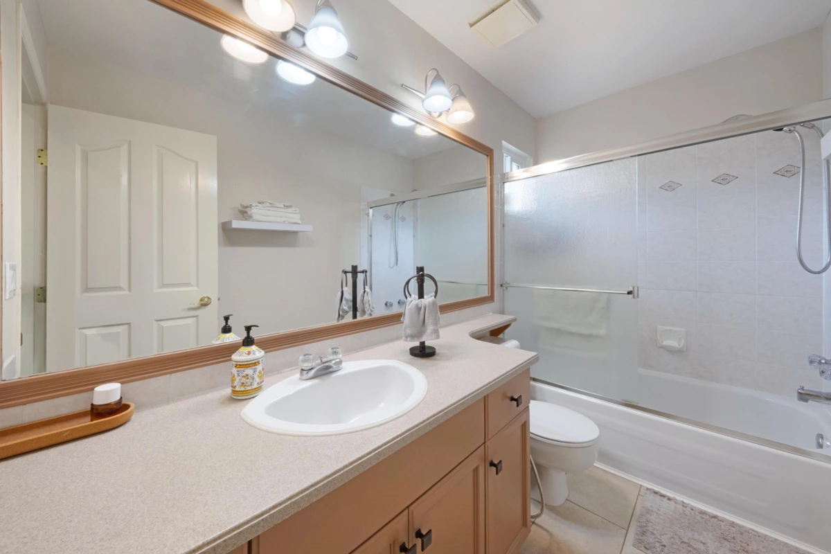 Mudroom Photo of 6 Linden Street, Port Moody, BC