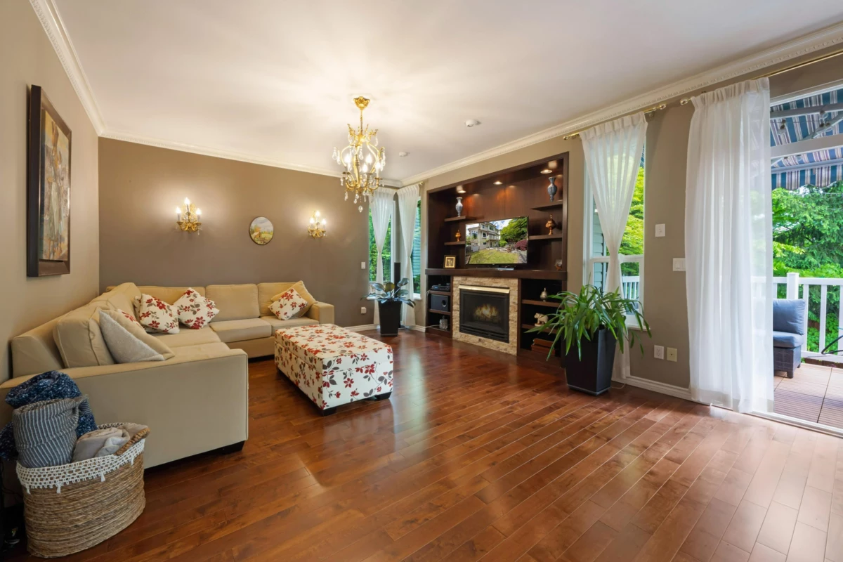 Walk-In Closet Photo of 6 Linden Street, Port Moody, BC