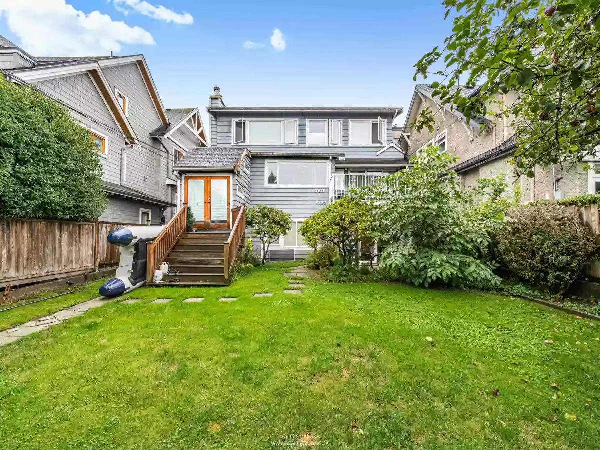 Dining Area Photo of 3025 W 2nd Avenue, Vancouver, BC