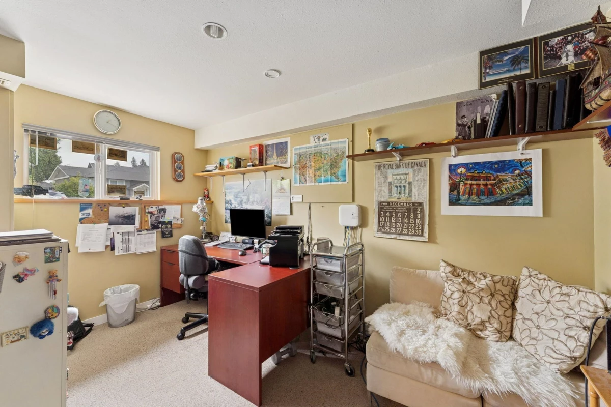 Hallway Photo of 558 Draycott Street, Coquitlam, BC