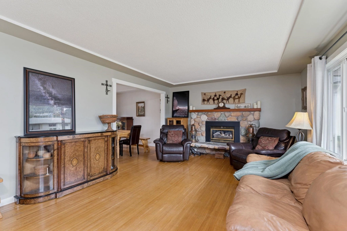 Kitchen Island Photo of 558 Draycott Street, Coquitlam, BC