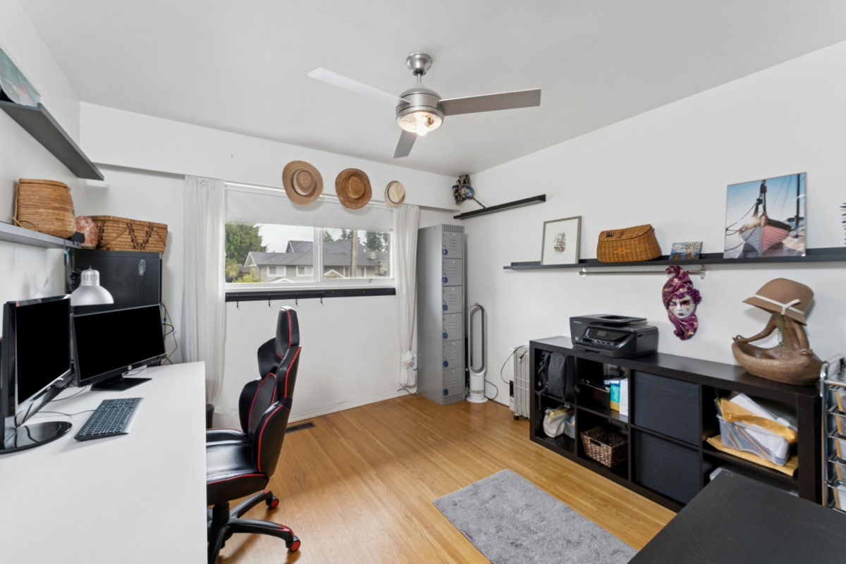 Laundry Room Photo of 558 Draycott Street, Coquitlam, BC