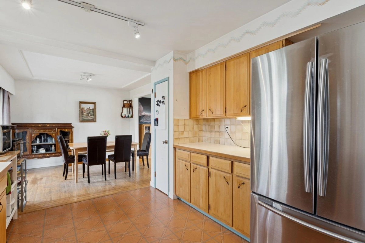 Walk-In Closet Photo of 558 Draycott Street, Coquitlam, BC