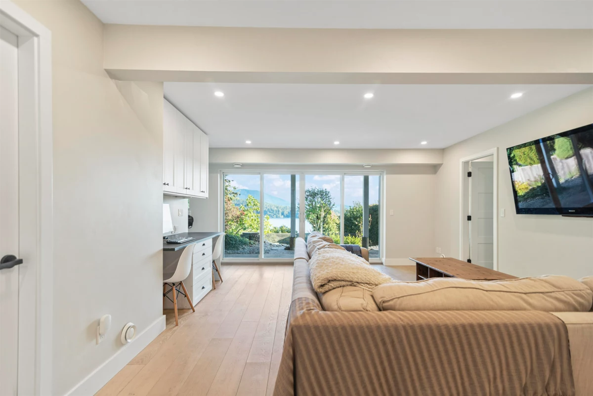 Basement Recreation Room Photo of 648 Gibsons Way, Gibsons, BC