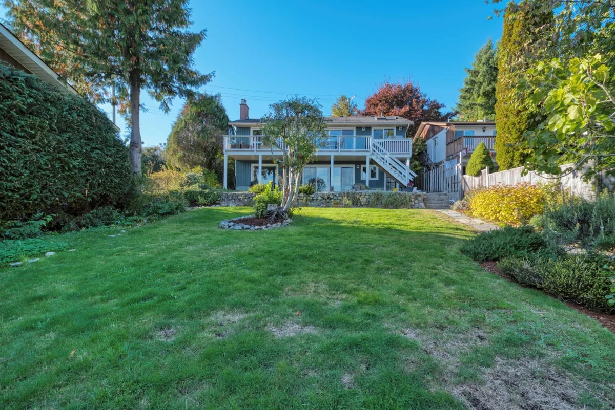 Community Amenities Photo (Clubhouse) of 648 Gibsons Way, Gibsons, BC