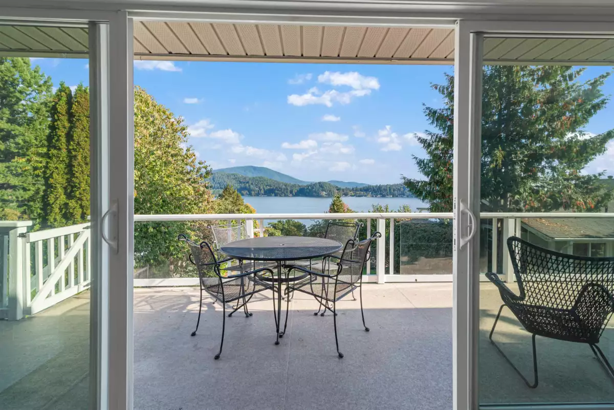 Family Room Photo of 648 Gibsons Way, Gibsons, BC