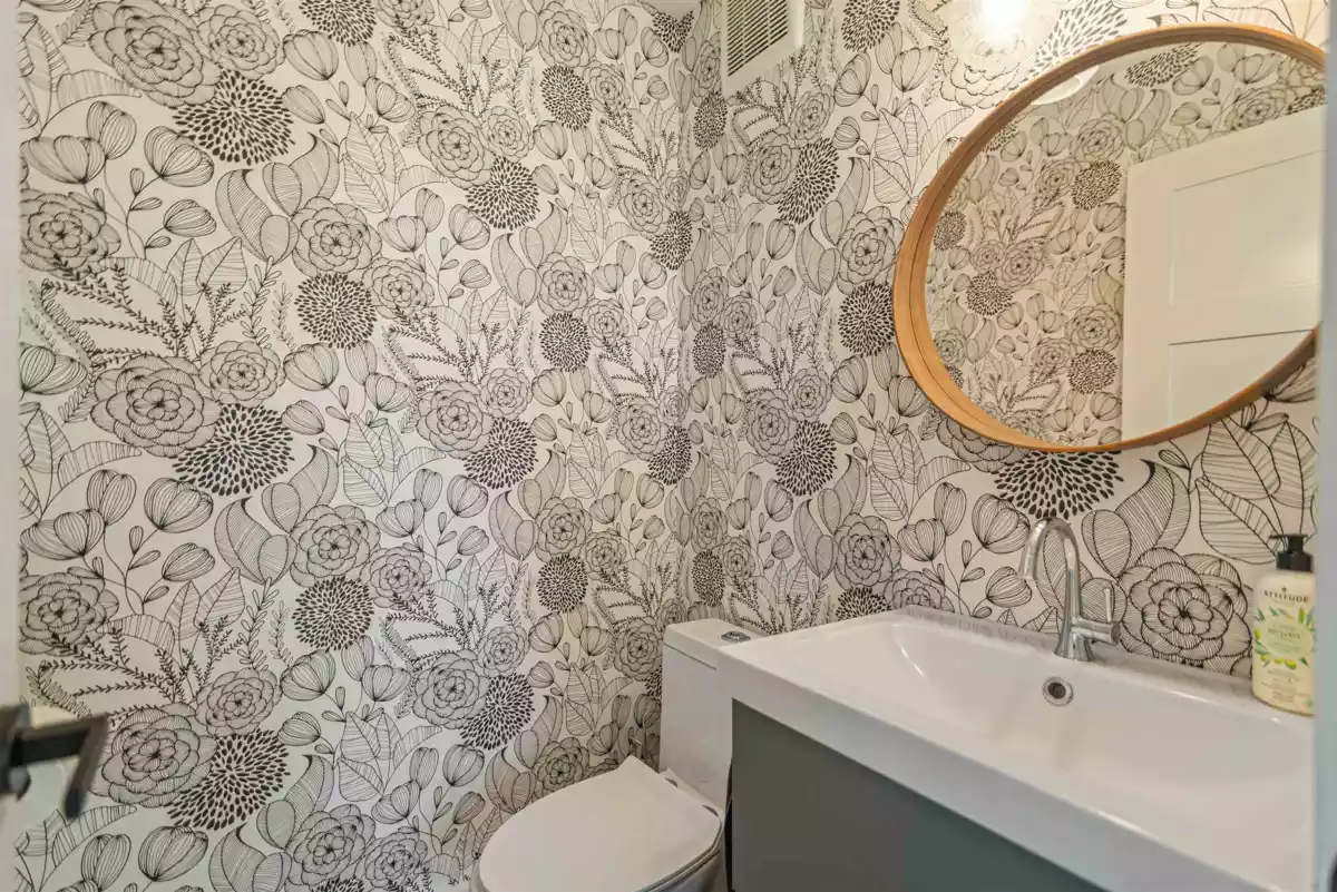 Garden / Landscaping Photo of 648 Gibsons Way, Gibsons, BC