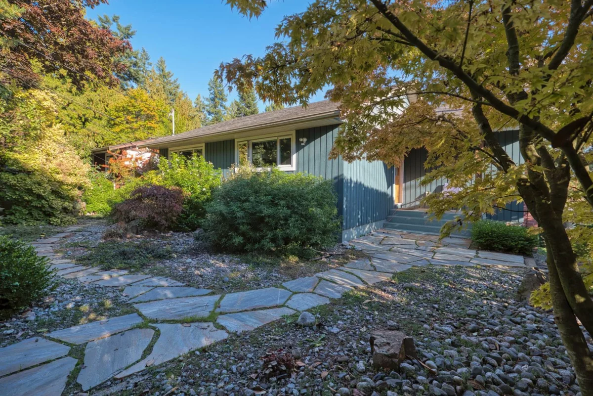 Hot Tub / Spa Photo of 648 Gibsons Way, Gibsons, BC