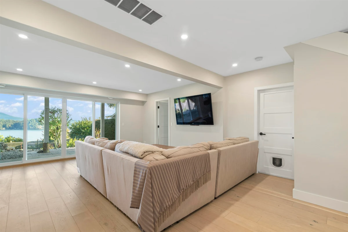 Laundry Room Photo of 648 Gibsons Way, Gibsons, BC