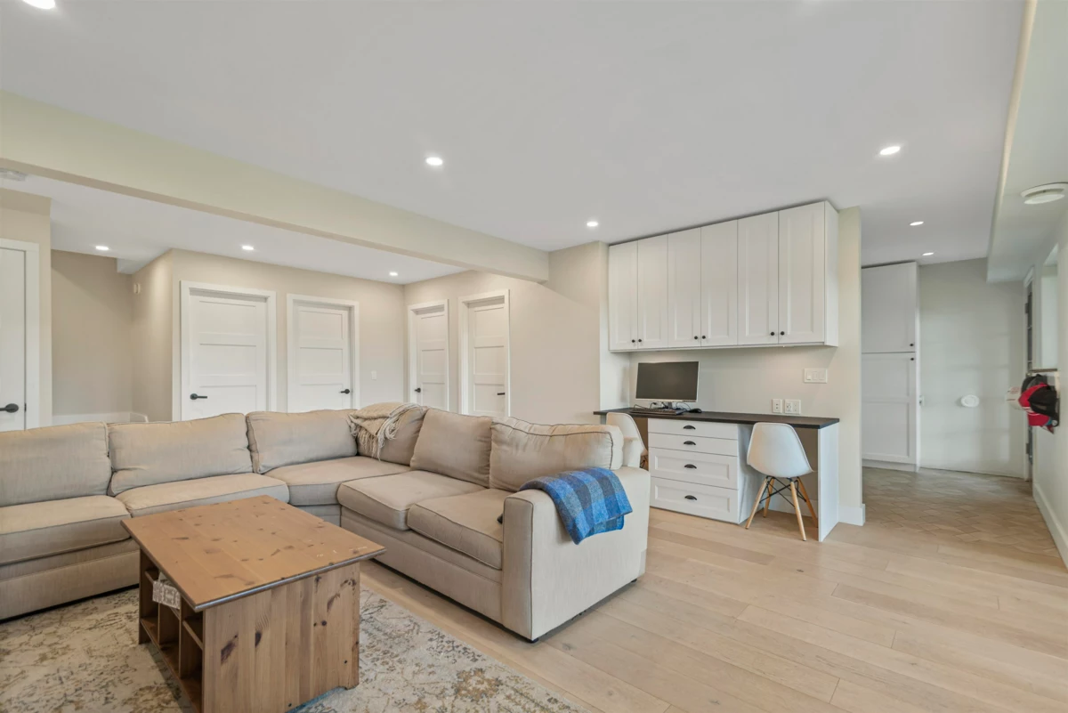 Loft / Bonus Room Photo of 648 Gibsons Way, Gibsons, BC