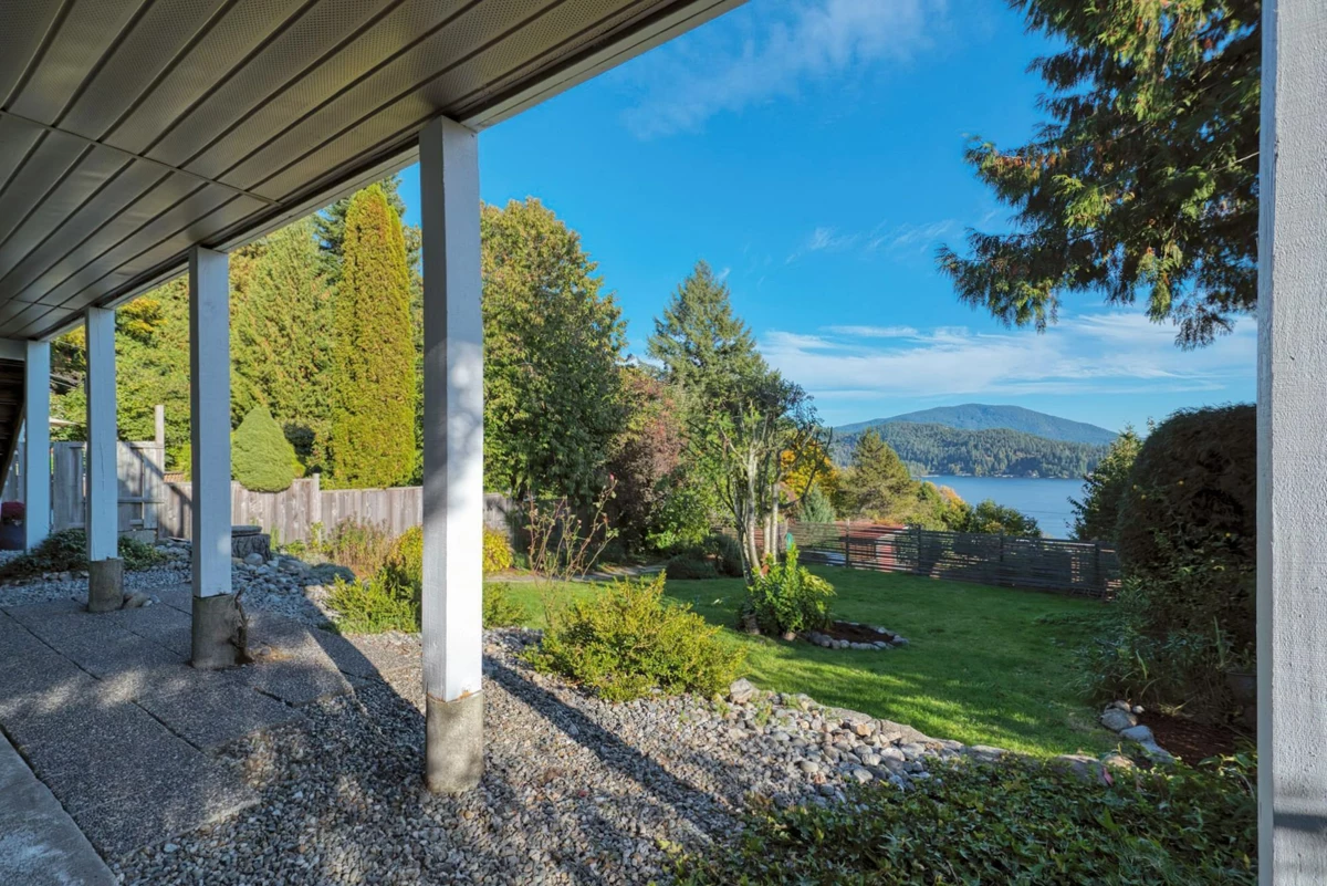 Mudroom Photo of 648 Gibsons Way, Gibsons, BC