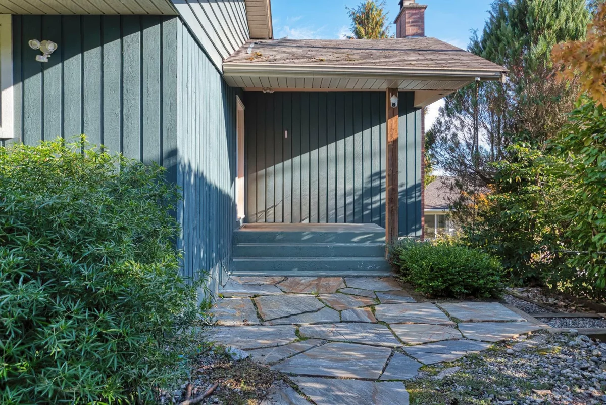Outdoor Kitchen Photo of 648 Gibsons Way, Gibsons, BC