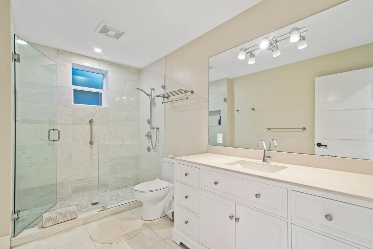 Outdoor Patio Photo of 648 Gibsons Way, Gibsons, BC