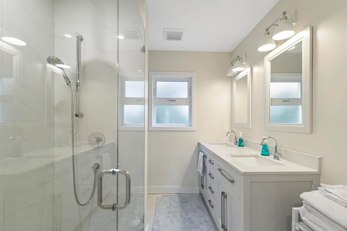 Powder Room Photo of 648 Gibsons Way, Gibsons, BC