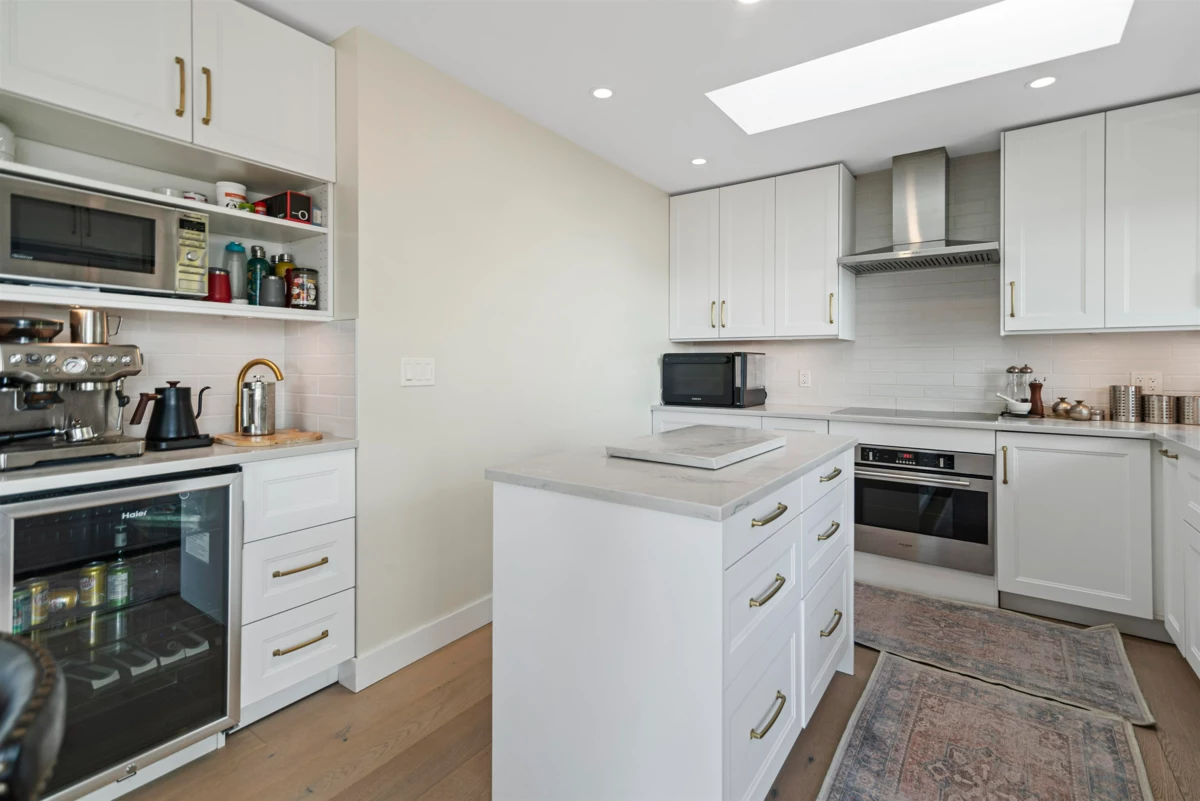 Primary Bathroom Photo of 648 Gibsons Way, Gibsons, BC