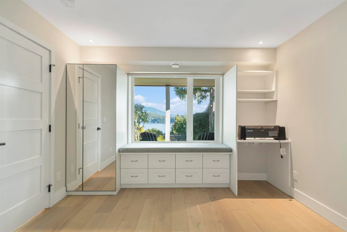 Staircase Photo of 648 Gibsons Way, Gibsons, BC