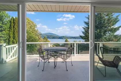 648 Gibsons Way, Gibsons, BC, Gibsons — Single Family Residence for sale