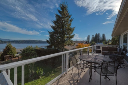 648 Gibsons Way, Gibsons, BC, Gibsons — Single Family Residence for sale