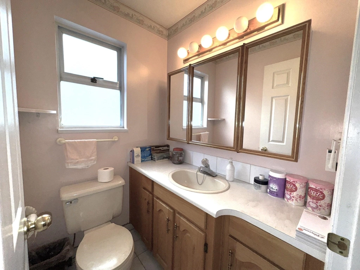 Breakfast Nook Photo of 963 E 11th Avenue, Vancouver, BC