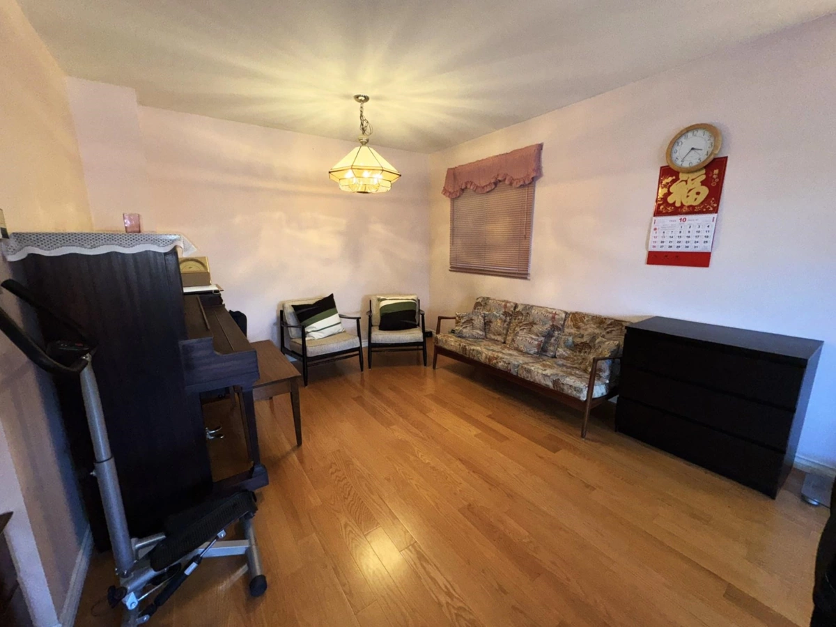 Dining Area Photo of 963 E 11th Avenue, Vancouver, BC