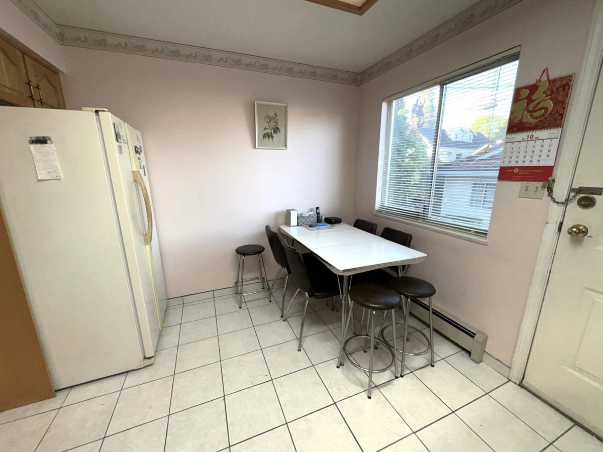 Kitchen Island Photo of 963 E 11th Avenue, Vancouver, BC