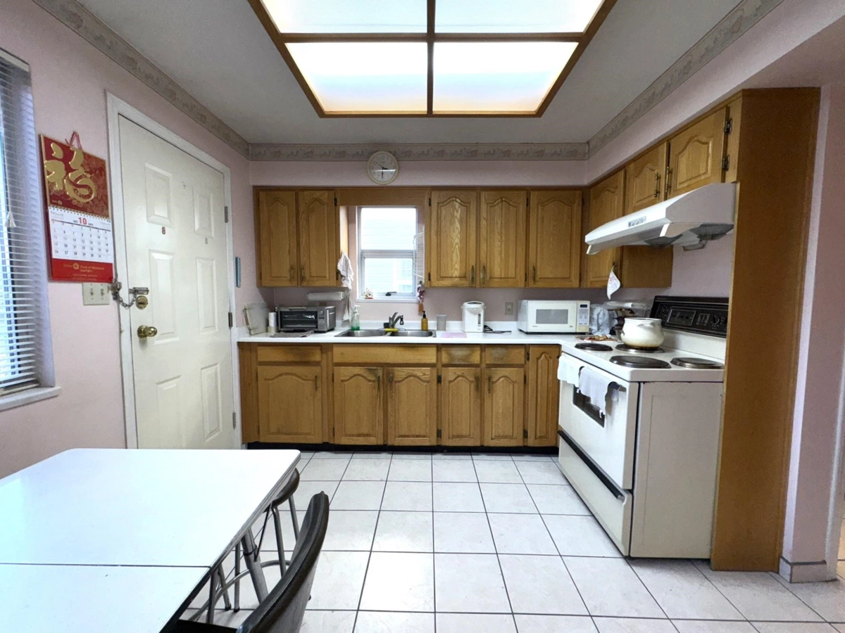 Pantry Photo of 963 E 11th Avenue, Vancouver, BC