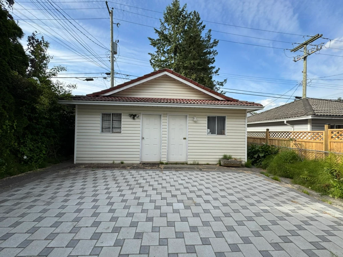Powder Room Photo of 963 E 11th Avenue, Vancouver, BC