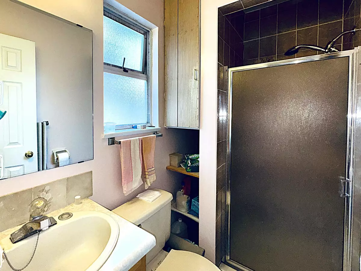 Walk-In Closet Photo of 963 E 11th Avenue, Vancouver, BC