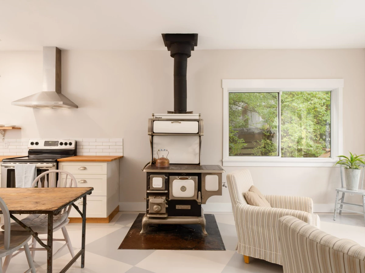 Breakfast Nook Photo of 1245 Miller Road, Bowen Island, BC