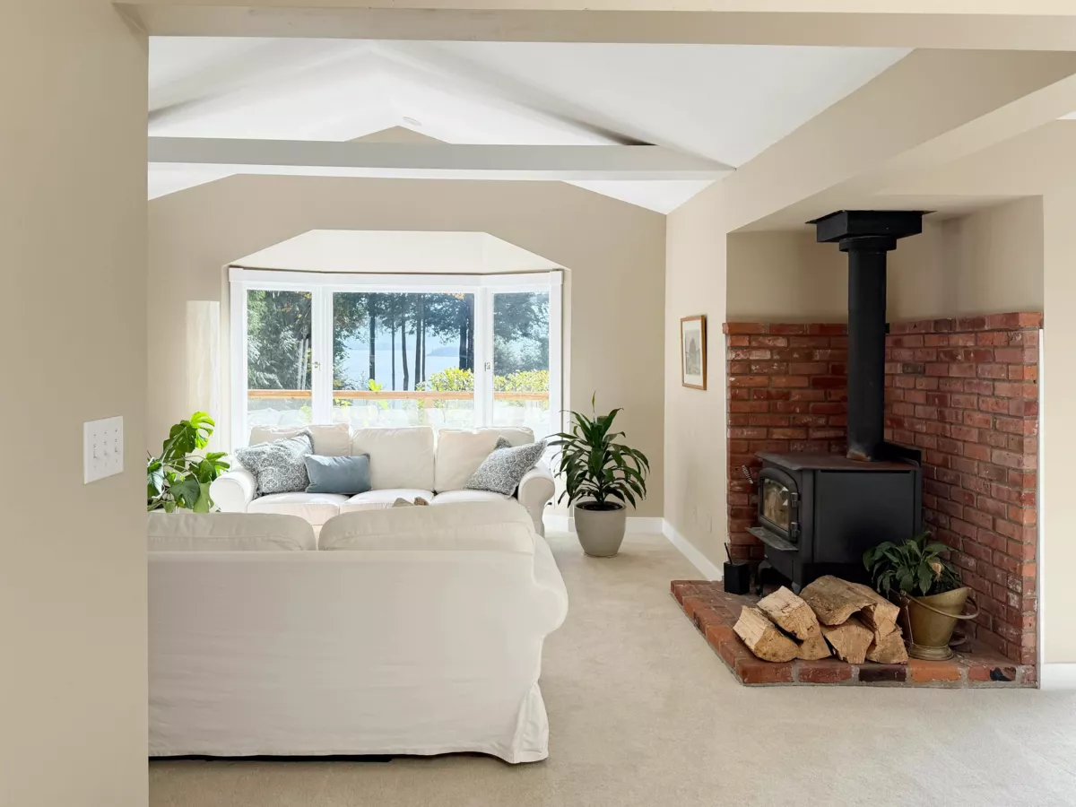Dining Area Photo of 1245 Miller Road, Bowen Island, BC