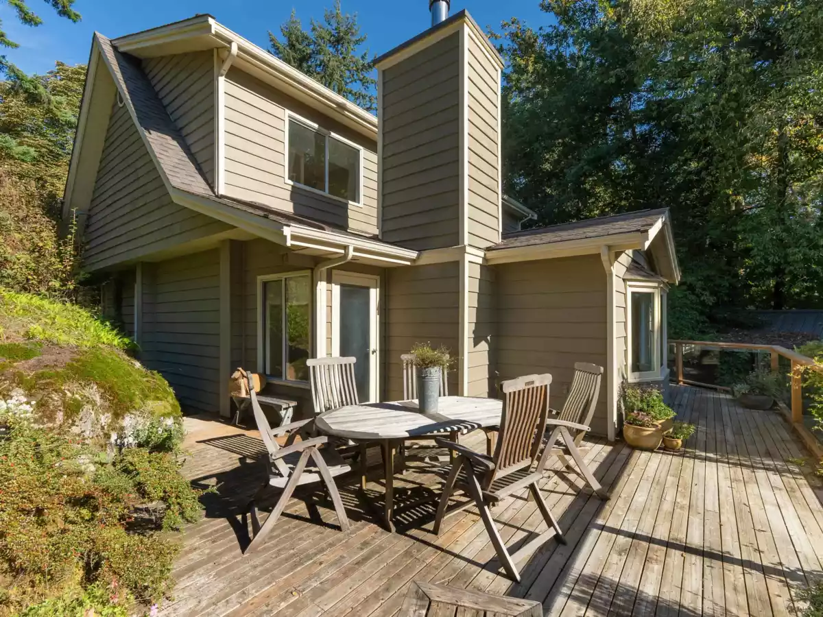 Hallway Photo of 1245 Miller Road, Bowen Island, BC