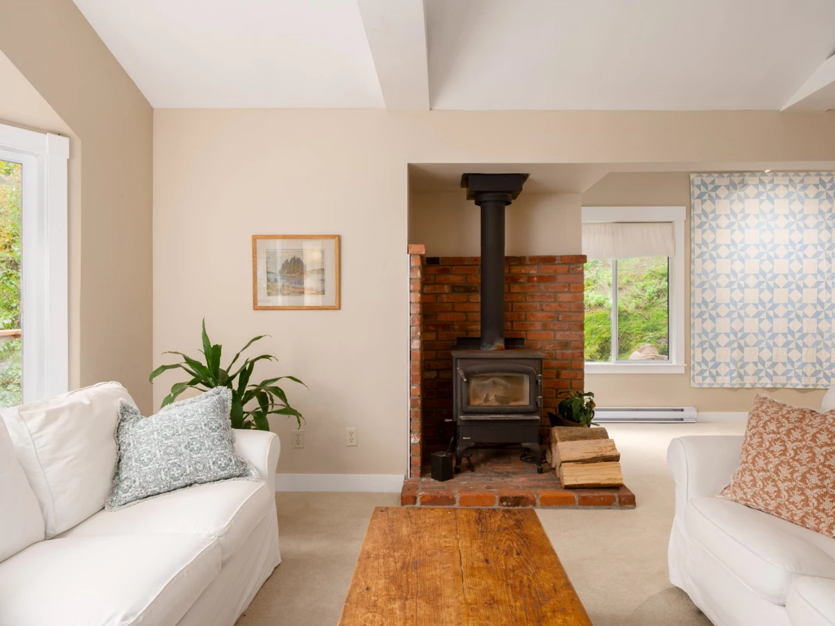 Kitchen Island Photo of 1245 Miller Road, Bowen Island, BC