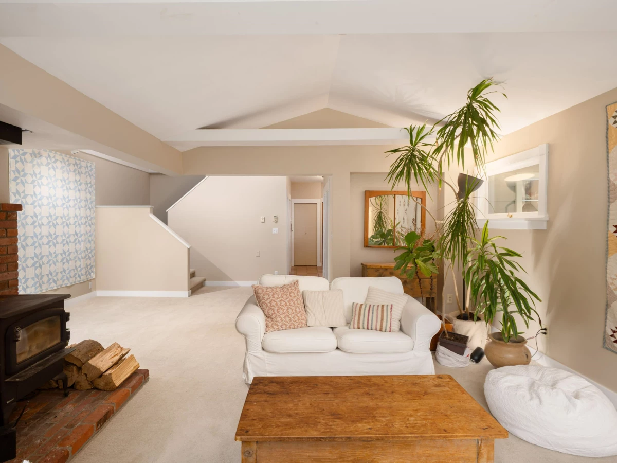 Kitchen Photo of 1245 Miller Road, Bowen Island, BC