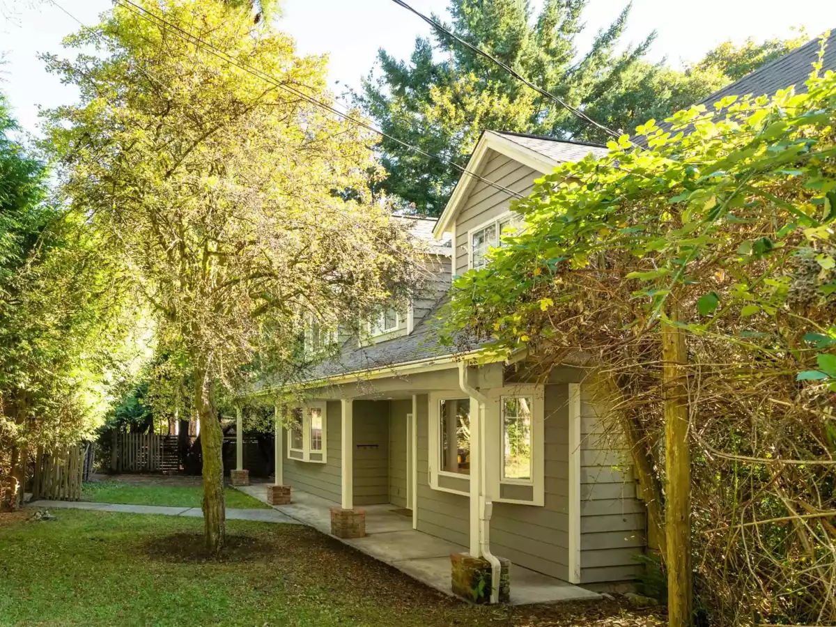 Living Room Photo of 1245 Miller Road, Bowen Island, BC